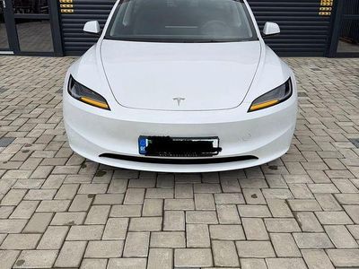 Second-hand Tesla Model 3 208 kW (283 CP) 2024 Culoarealb Berlinǎ