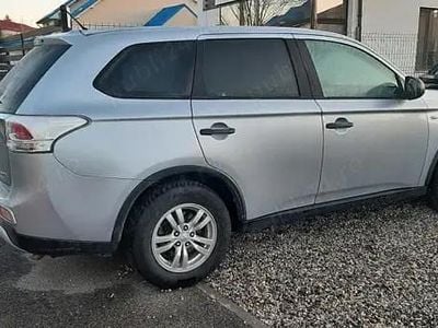 Second-hand Mitsubishi Outlander 150 CP (110 kW) 2015 Gri SUV