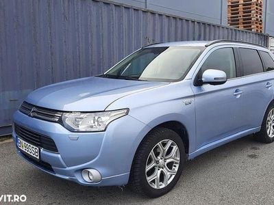 Culoarealbastru Utilizat 2014 Mitsubishi Outlander P-HEV SUV | 10.900 EUR (Preț OK)