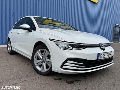 Second-hand VW Golf VIII Life 150 CP (110 kW) 2022 Culoarealb Hatchback