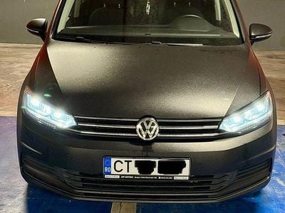 Second-hand VW Touran Comfortline 150 CP (110 kW) 2019 Culoarenegru Monovolum