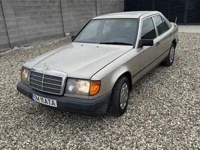 Second-hand Mercedes E270 167 CP (122 kW) 1989 Berlinǎ