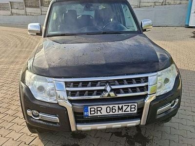 Second-hand Mitsubishi Pajero Instyle 190 CP (139 kW) 2017 Culoarenegru SUV