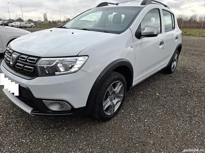 Alb Second-hand 2020 Dacia Sandero Stepway Berlinǎ | 6.350 EUR (Preț bun)
