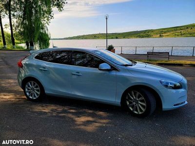 second-hand Volvo V40 D2