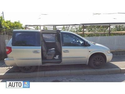 Second-hand Chrysler Voyager 120 CP (88 kW) 2001 Gri Monovolum
