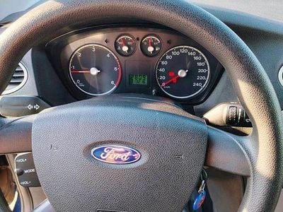 Second-hand Ford Focus Ambiente 109 CP (80 kW) 2006 Culoarealbastru Break