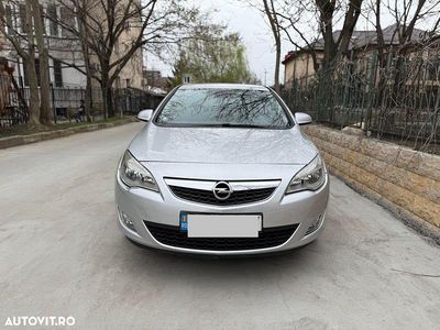 Second-hand Opel Astra Enjoy 100 CP (73 kW) 2010 Culoareargint Hatchback