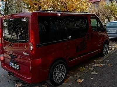 Culoarerosu Second-hand 2008 Renault Trafic Monovolum | 7.400 EUR