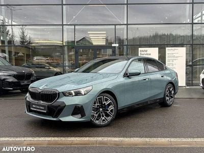 Culoareverde Nouă 2025 BMW 520 Shadowline Berlinǎ | 78.020 EUR