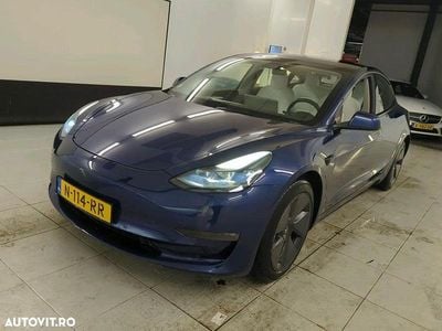 Culoarealbastru Utilizat 2021 Tesla Model 3 Berlinǎ | 28.350 EUR (Preț OK)