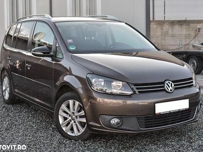 Second-hand VW Touran 105 CP (77 kW) 2012 Culoaremaro Monovolum