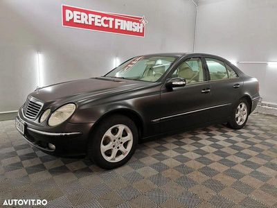 Culoarenegru Utilizat 2005 Mercedes E280 Berlinǎ | 5.200 EUR