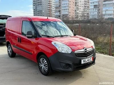 Rosu Utilizat 2015 Opel Combo Monovolum | 4.700 EUR