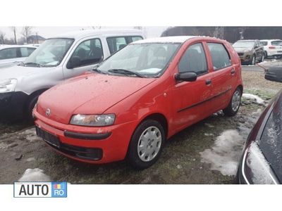Rosu Utilizat 2003 Fiat Punto Hatchback | 1.150 EUR