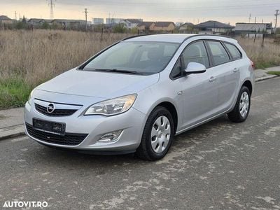 Culoareargint Second-hand 2012 Opel Astra Design Edition Break | 3.999 EUR (Preț OK)
