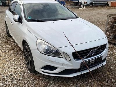 Culoarealb Second-hand 2012 Volvo V60 R-Design Break | 8.700 EUR (Puțin scump)