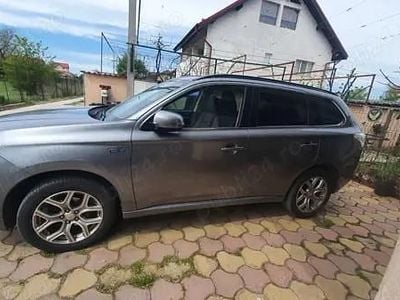 Second-hand Mitsubishi Outlander P-HEV 240 CP (176 kW) 2014 Argintiu SUV