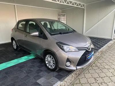 Gri Utilizat 2015 Toyota Yaris Hatchback | 6.750 EUR (Super Preț)