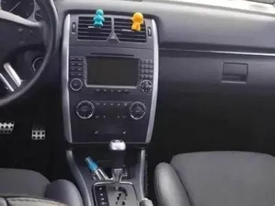 Mercedes B200