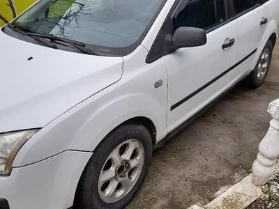 Alb Second-hand 2005 Ford Focus Hatchback | 1.100 EUR (Preț bun)