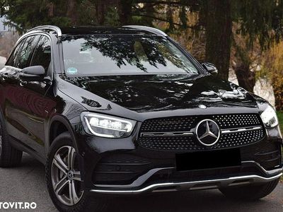 Culoarenegru Utilizat 2021 Mercedes GLC300e AMG line SUV | 31.300 EUR