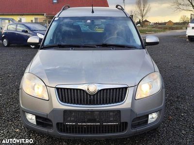 Second-hand Skoda Roomster Comfort 105 CP (77 kW) 2008 Culoaregalbeuriu Monovolum