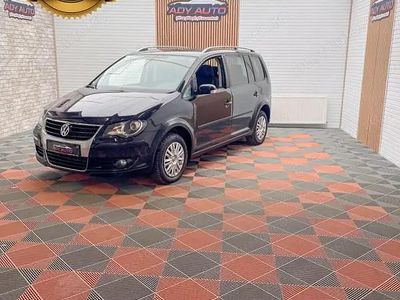 Second-hand VW Touran Cross 140 CP (102 kW) 2009 Negru Monovolum