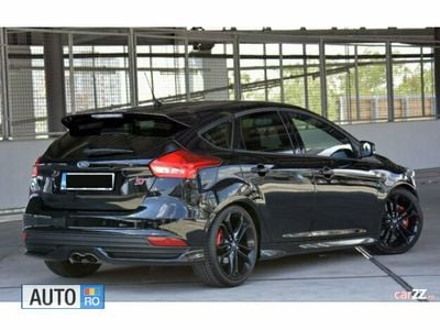 Second-hand Ford Focus ST 250 CP (183 kW) 2016 Negru Hatchback