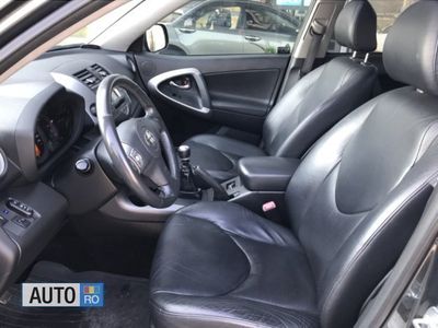 Gri Utilizat 2006 Toyota RAV4 SUV | 9.350 EUR (Scump)