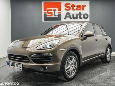 Culoaremaro Utilizat 2013 Porsche Cayenne S E-Hybrid SUV | 20.990 EUR