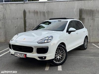 Culoarealb Second-hand 2016 Porsche Cayenne SUV | 28.500 EUR (Puțin scump)