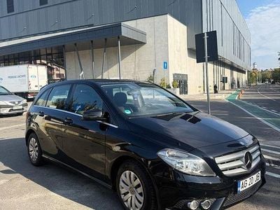 Second-hand Mercedes B180 109 CP (80 kW) 2013 Culoarenegru Monovolum