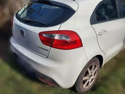 Second-hand Kia Rio 66 CP (48 kW) 2013 Alb Berlinǎ