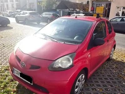 Second-hand Toyota Aygo 60 CP (44 kW) 2007 Rosu Hatchback