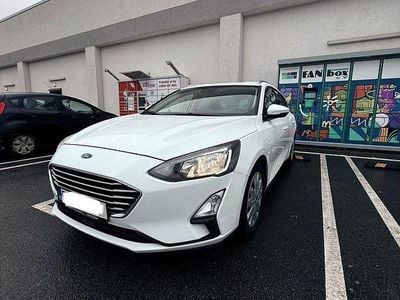 Second-hand Ford Focus Cool & Connect 120 CP (88 kW) 2019 Culoarealb Break