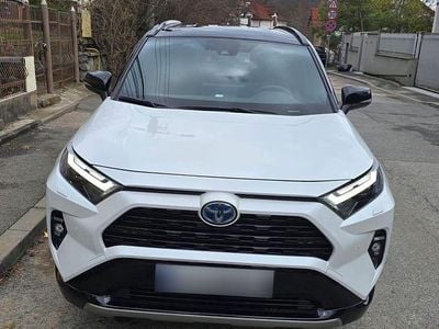Second-hand Toyota RAV4 222 CP (163 kW) 2024 Culoarealb SUV