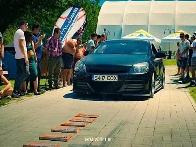 Negru Utilizat 2010 Opel Astra GTC Hatchback | 2.000 EUR