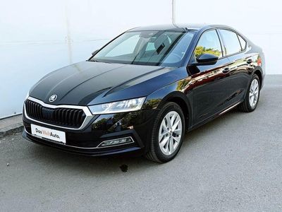 Negru metalic perleffect Utilizat 2023 Skoda Octavia Style | 26.900 EUR (Scump)