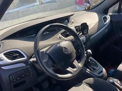 Utilizat 2015 Renault Scénic III Monovolum | 4.500 EUR (Preț bun)