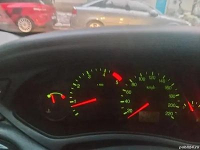 Argintiu Utilizat 2002 Ford Focus Berlinǎ | 2.500 EUR