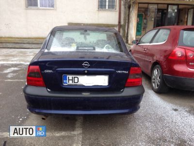 Second-hand Opel Vectra 75 CP (55 kW) 1998 Albastru marin Berlinǎ