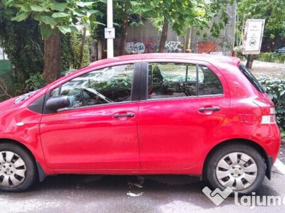 Second-hand Toyota Yaris 101 CP (74 kW) 2010 Rosu Hatchback