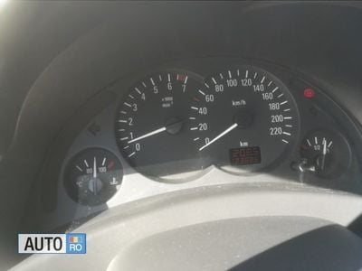 Second-hand Opel Corsa 80 CP (58 kW) 2005 Gri Hatchback