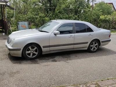 Mercedes E220