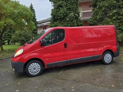 Rosu Utilizat 2014 Opel Vivaro Monovolum | 6.200 EUR (Preț bun)