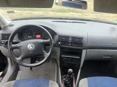 Second-hand VW Golf IV 145 CP (106 kW) 2002 Albastru Hatchback