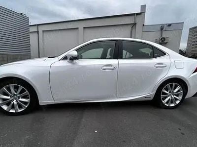 Alb Utilizat 2014 Lexus IS300h Berlinǎ | 15.900 EUR