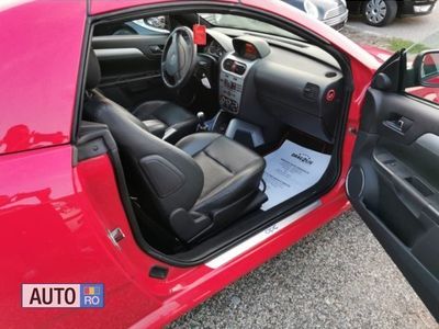Rosu Utilizat 2005 Opel Tigra Cabrio | 2.499 EUR