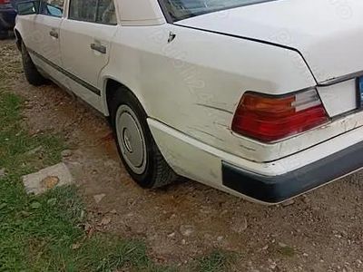 Second-hand Mercedes 200 105 CP (77 kW) 1988 Berlinǎ